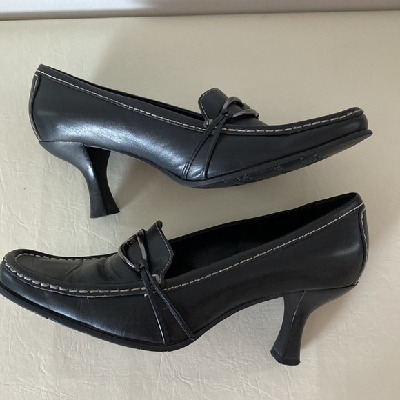 Franco Sarto black genuine leather heels with metal design. Made in Brazil. 9M - Picture 4 of 14